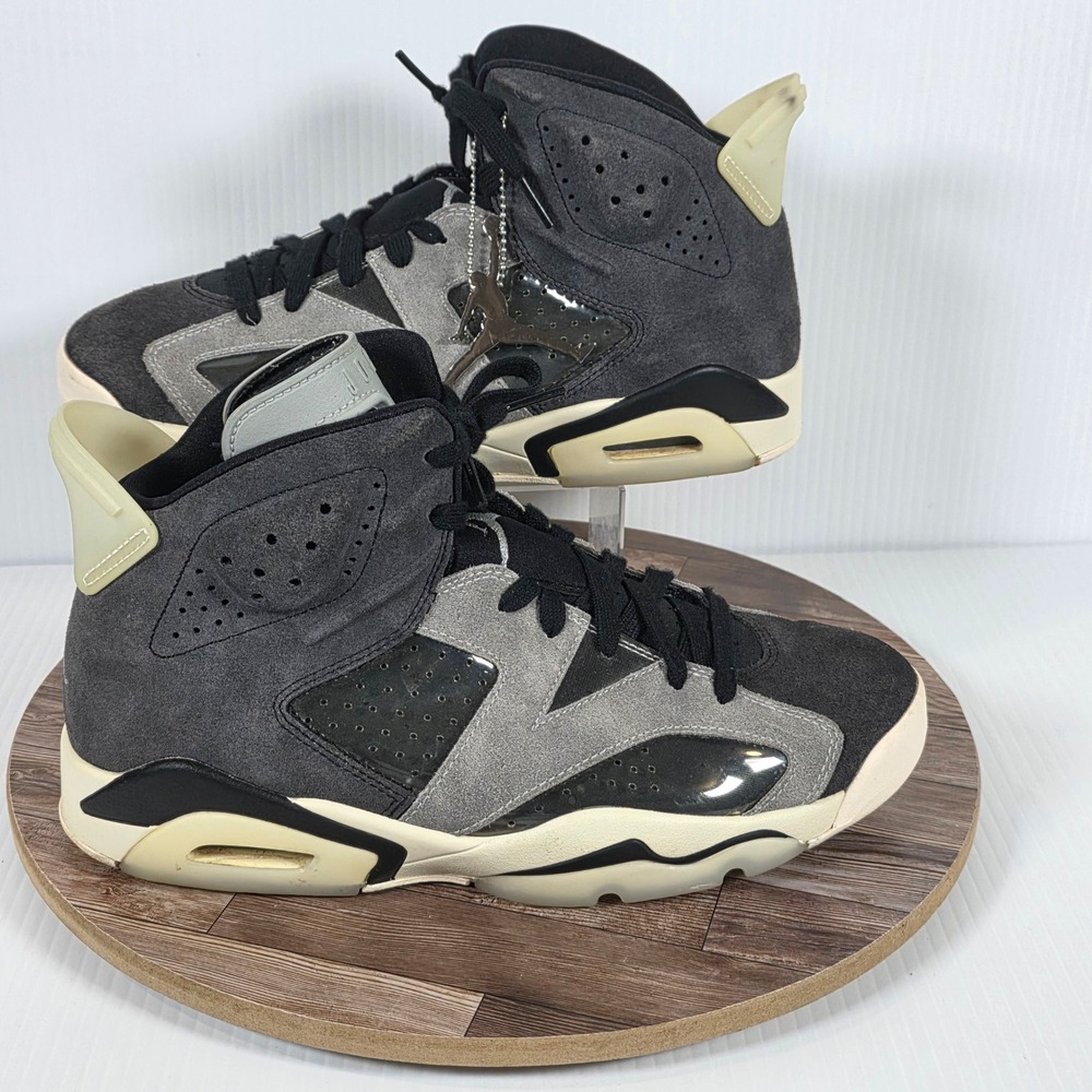 Air Jordan 6 Retro Tech Chrome Sneakers Womens 10.5 Grey Black Suede CK6635-001